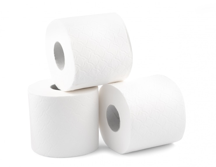 Foto papel higiênico na superfície branca