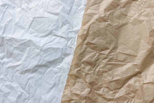 Papel kraft marrom e branco amassado para embrulho ou embalagem Fechar a poluição do fundo da textura e o conceito de reciclagem