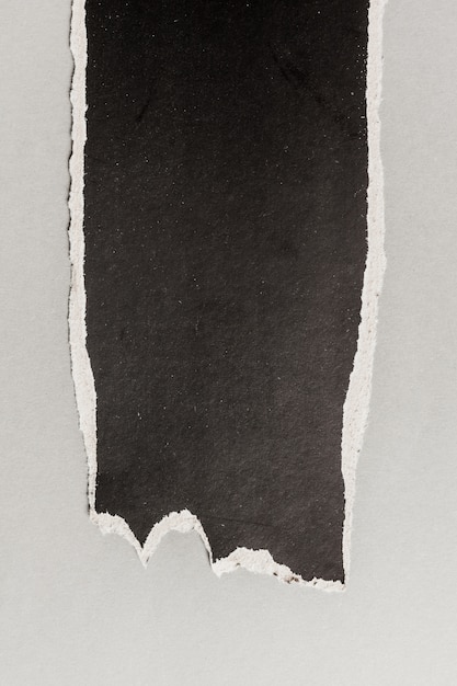 Papel negro rasgado