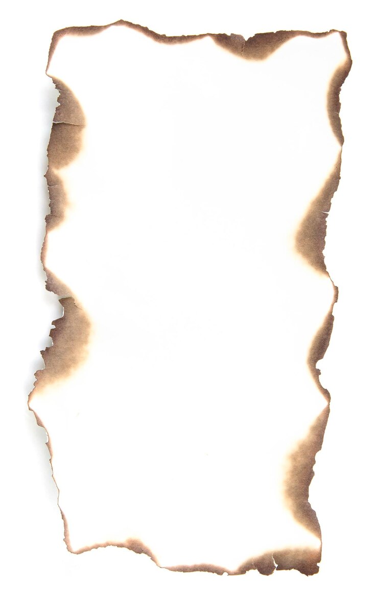 Foto papel queimado isolado em branco