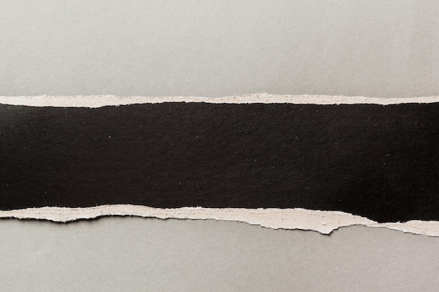 papel rasgado negro