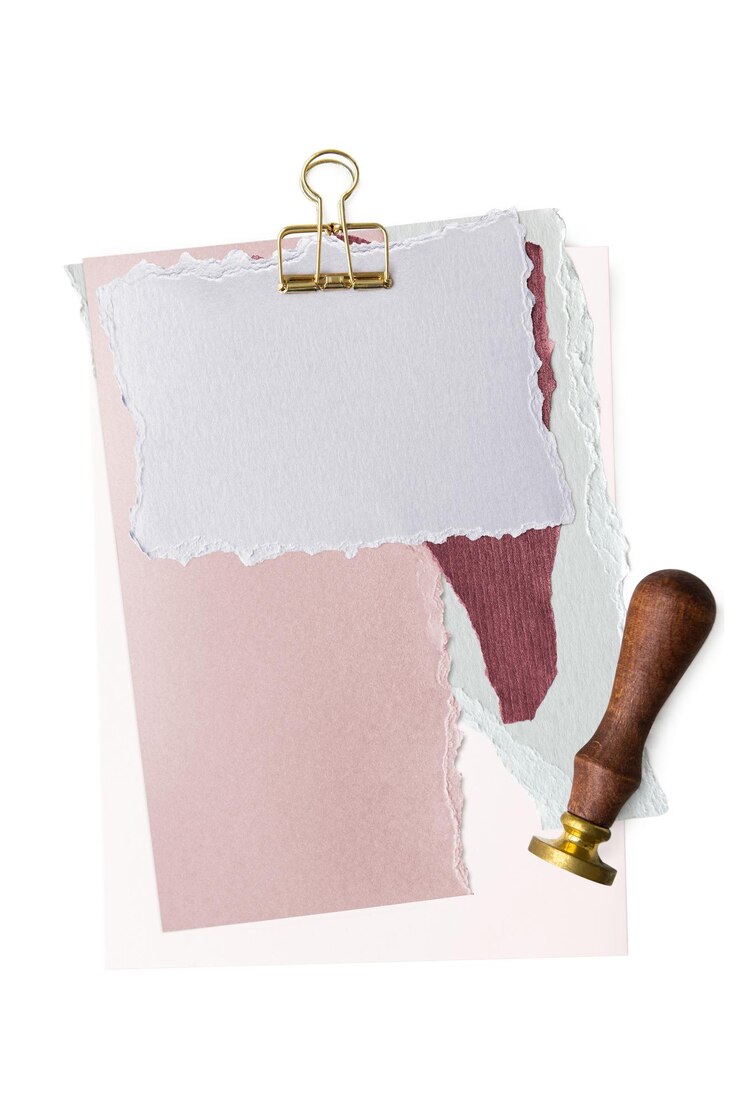 Papel rosado en blanco rasgado con un sello de cera transparente png