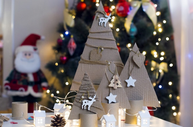 Papelão para árvore de Natal feito à mão, decorações e preparações de Natal para crianças, criatividade e artesanato