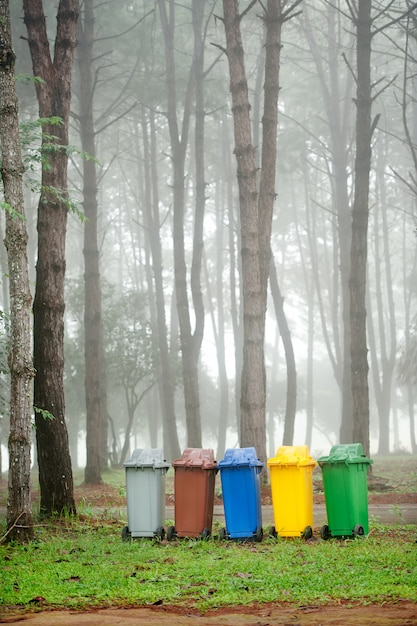 Papeleras de reciclaje de 5 colores