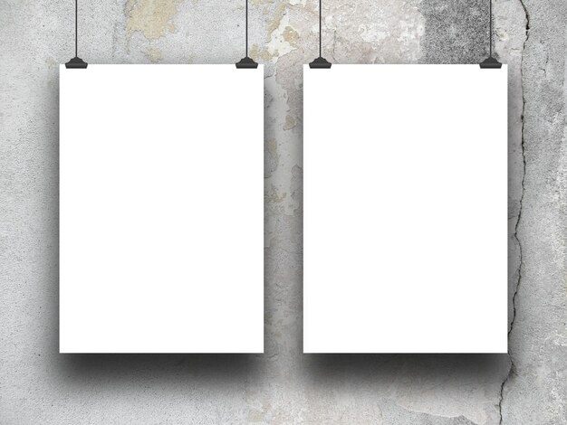 Papeles colgando en la pared