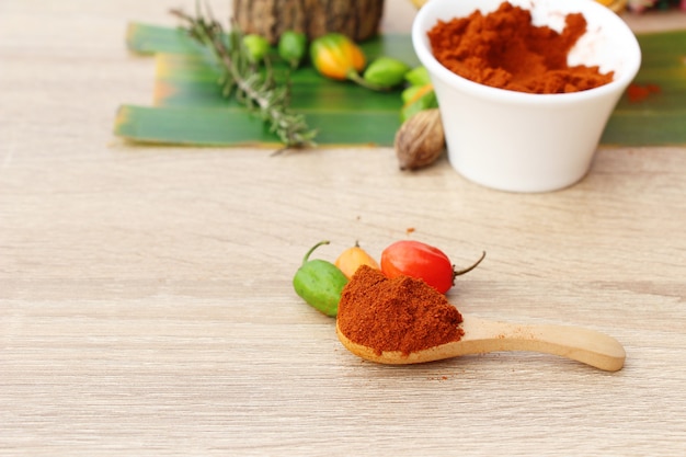 Foto paprika em pó picante vermelho e malagueta