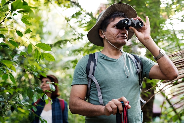 Foto par, explorando, um, floresta