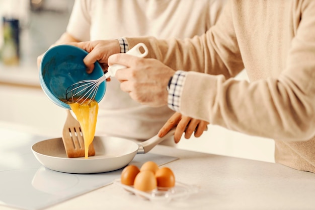 Par hacer tortilla para el desayuno