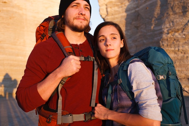 Foto par ir de excursión juntos en el desierto