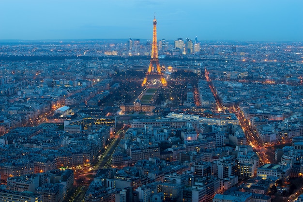 PARÍS, FRANCIA 15 DE ENERO DE 2015: Vista aérea de la Torre Eiffel, Arc de Triomphe, Les Invalides.