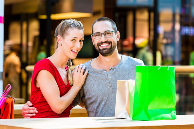 Par tener descanso de compras en el centro comercial