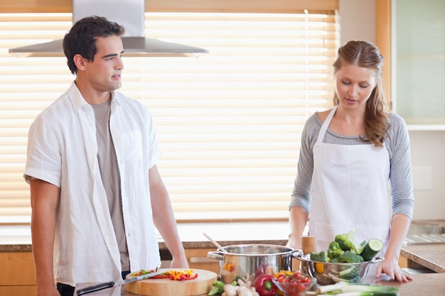 Par tener una situación tensa en la cocina