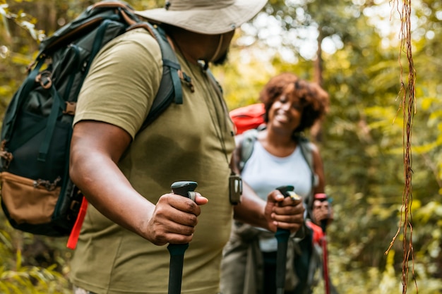 Par, trekking, em, a, floresta, junto