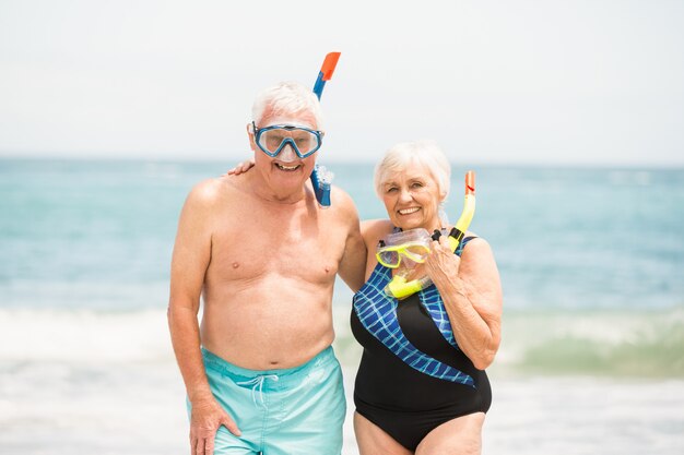 Par velho, desgastar, snorkel, e, óculos proteção mergulho