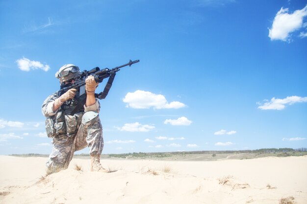 Foto paracaidista dos estados unidos no ar