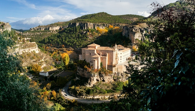 Parador no antigo Convento de São Paulo na cidade de Cuenca em Castilla-La Mancha, Espanha, Europa, é patrimônio mundial pela Unesco