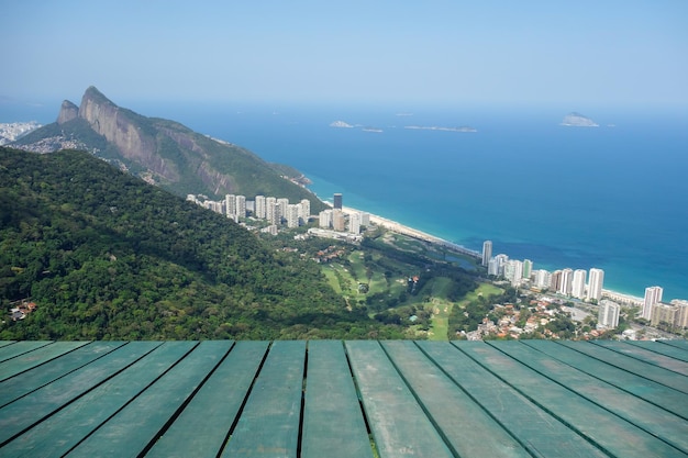 Paraglider Startrampe und Stadtbild von Rio de Janeiro Brasilien Küste und Gebäude panoramisch
