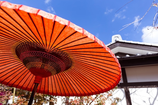 Paraguas japonés rojo