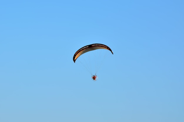 Parapente en el cielo