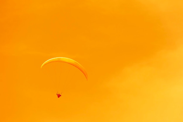 Parapente en el cielo