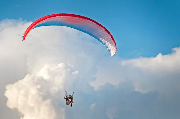 Parapente en el cielo