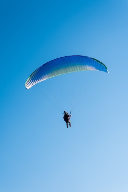 Parapente no céu