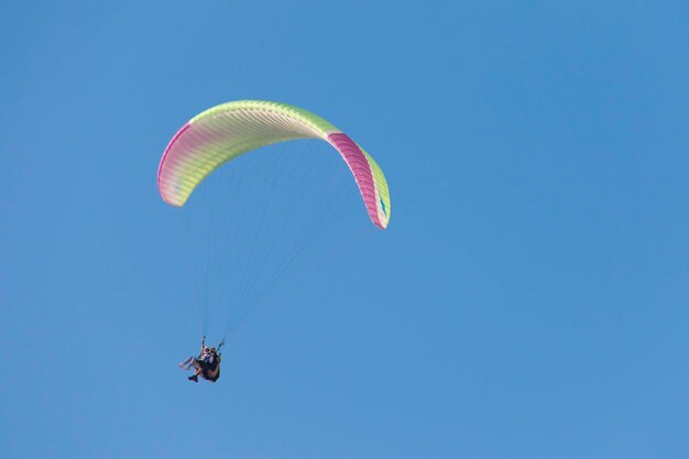 Parapente no céu