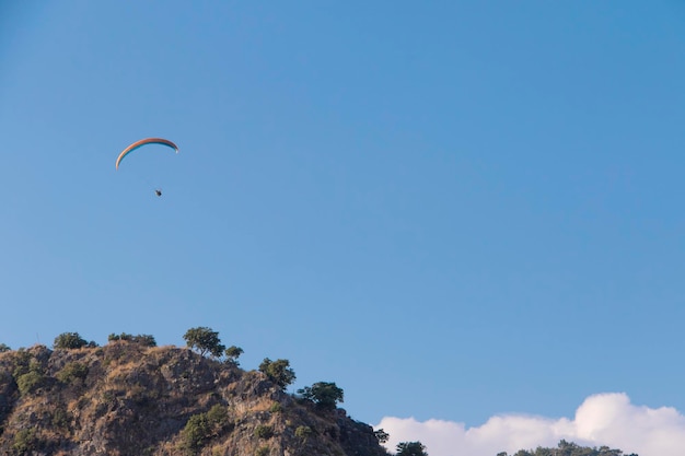 Parapente no céu