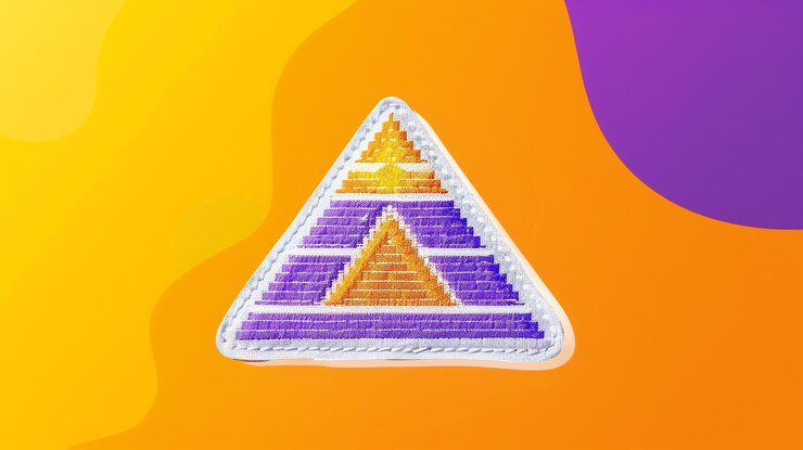 Foto un parche triangular bordado púrpura y naranja sobre un fondo amarillo y púrpura