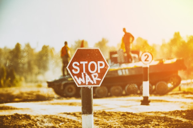 Foto pare de guerras. conceito - sem guerra, interrompa as operações militares, a paz mundial. pare o sinal de guerra