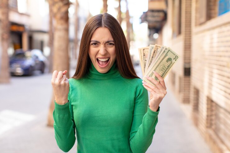 Foto parecendo conceito de notas de dólar irritado, irritado e frustrado