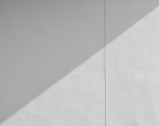 pared blanca con sombras