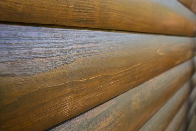 Pared de una casa de troncos Troncos de madera marrón superficie de tablas de madera fuera de la imagen de fondo de la casa Vista lateral Enfoque selectivo