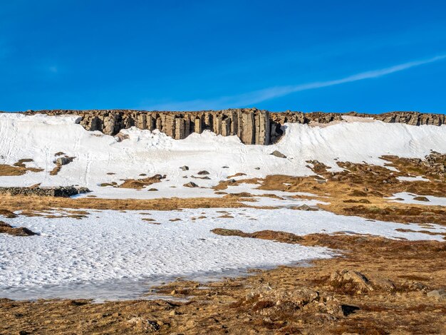 La pared de la columna de Gerduberg es un fenómeno de estructura de piedra basáltica y parece tallada por el hombre Islandia