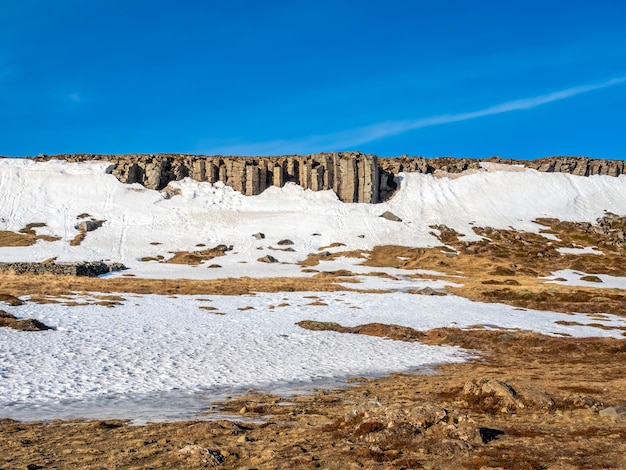 La pared de la columna de Gerduberg es un fenómeno de estructura de piedra basáltica y parece tallada por el hombre Islandia