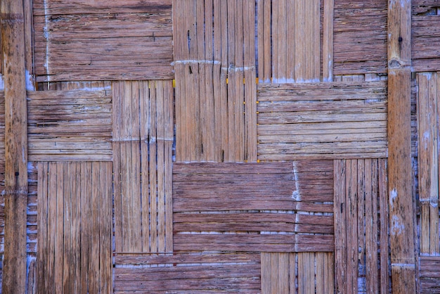 Pared del hogar hecha de bambú Muy viejo