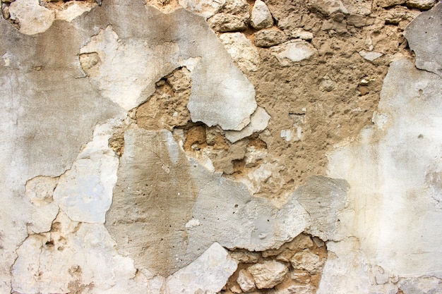 Pared de ladrillo dañada vieja con yeso. Antecedentes y texturas.