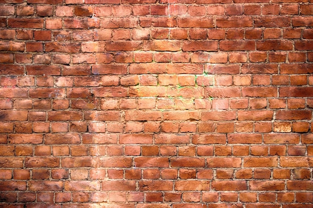 Pared de ladrillo rojo exterior urbano resistido superficie como fondo