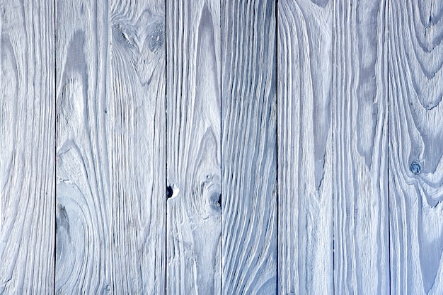 Pared de madera blanca con correas verticales y fondo de textura en relieve profundo