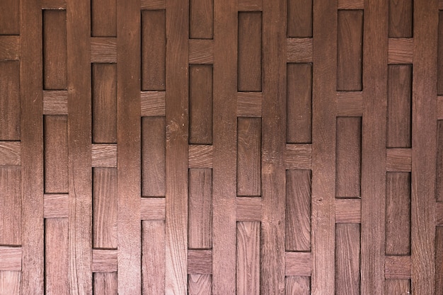 Foto pared de madera marrón con rayas verticales