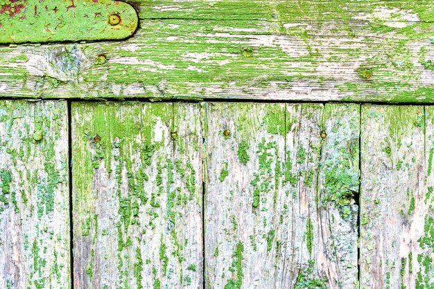 Pared de madera de textura que se puede utilizar como fondo Textura de madera con arañazos y grietas