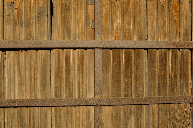 Pared de madera vieja con listones verticales. claridad en todo el marco. Foto de alta calidad