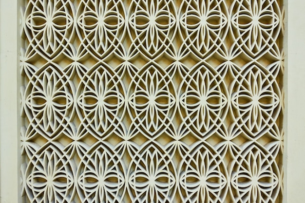 Pared con patrón árabe figurado. Primer plano de detalle arquitectónico