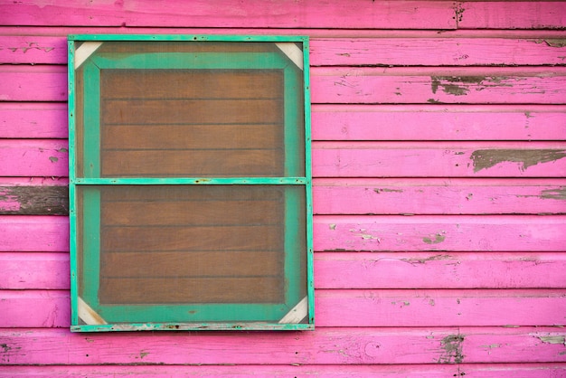 Pared pintada en madera caribeña Mahahual rosa