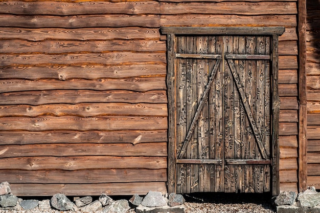 Pared y puerta de madera