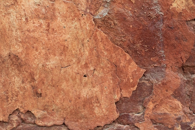 Una pared de roca con un color rojo y marrón.