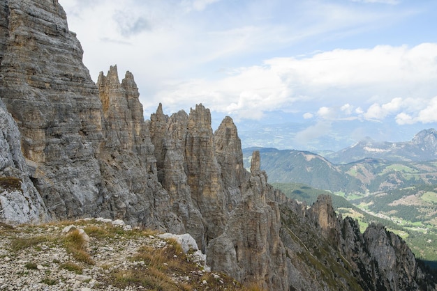 Pared de roca dolomita en la cordillera dolomitas paisaje de los alpes italianos de la unesco