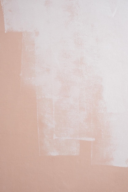 La pared rosa de fondo abstracto está pintada con pintura blanca