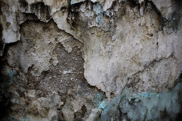 Una pared con una superficie sucia y un tinte verde.