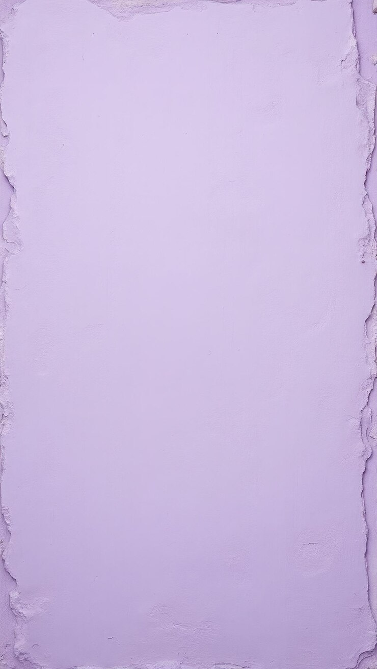 Pared de yeso pintada de lavanda antigua con pinceladas y grietas